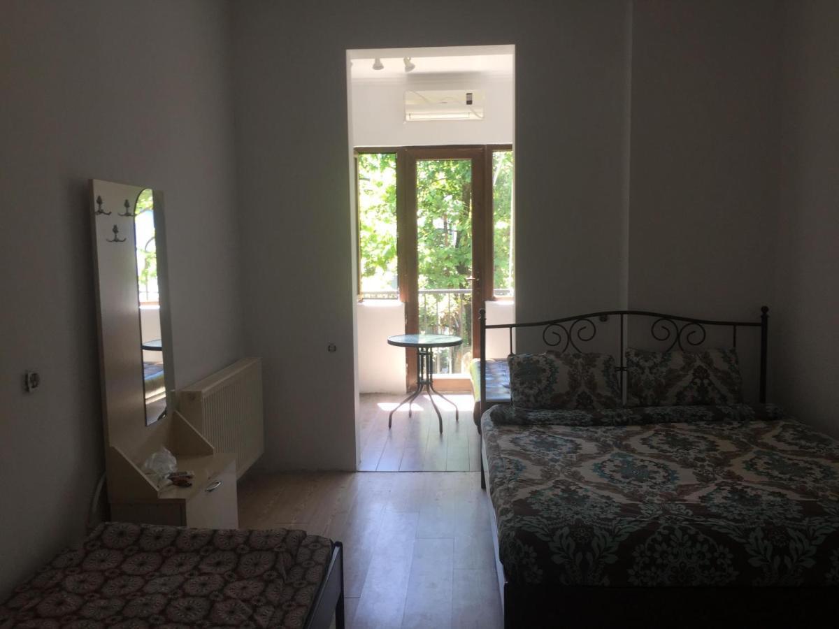 Gulnasi's Guesthouse Batumi Eksteriør billede